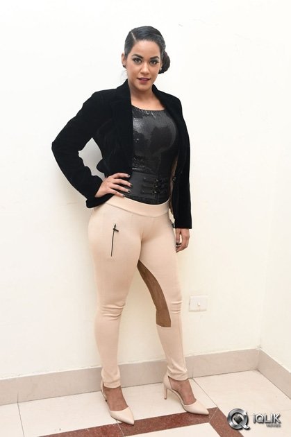 Mumaith-Khan-at-Thikka-Movie-Audio-Launch